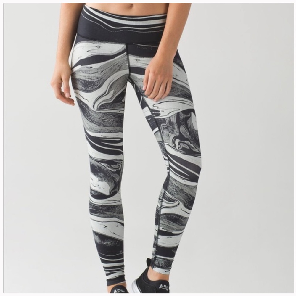 🍋 Lululemon marble leggings size 6